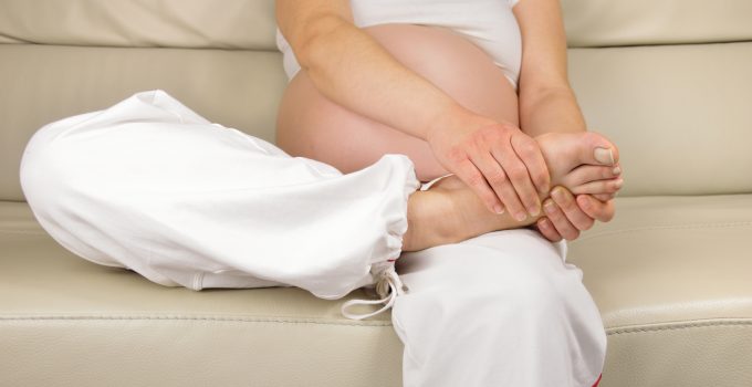 pregnant woman sore foot