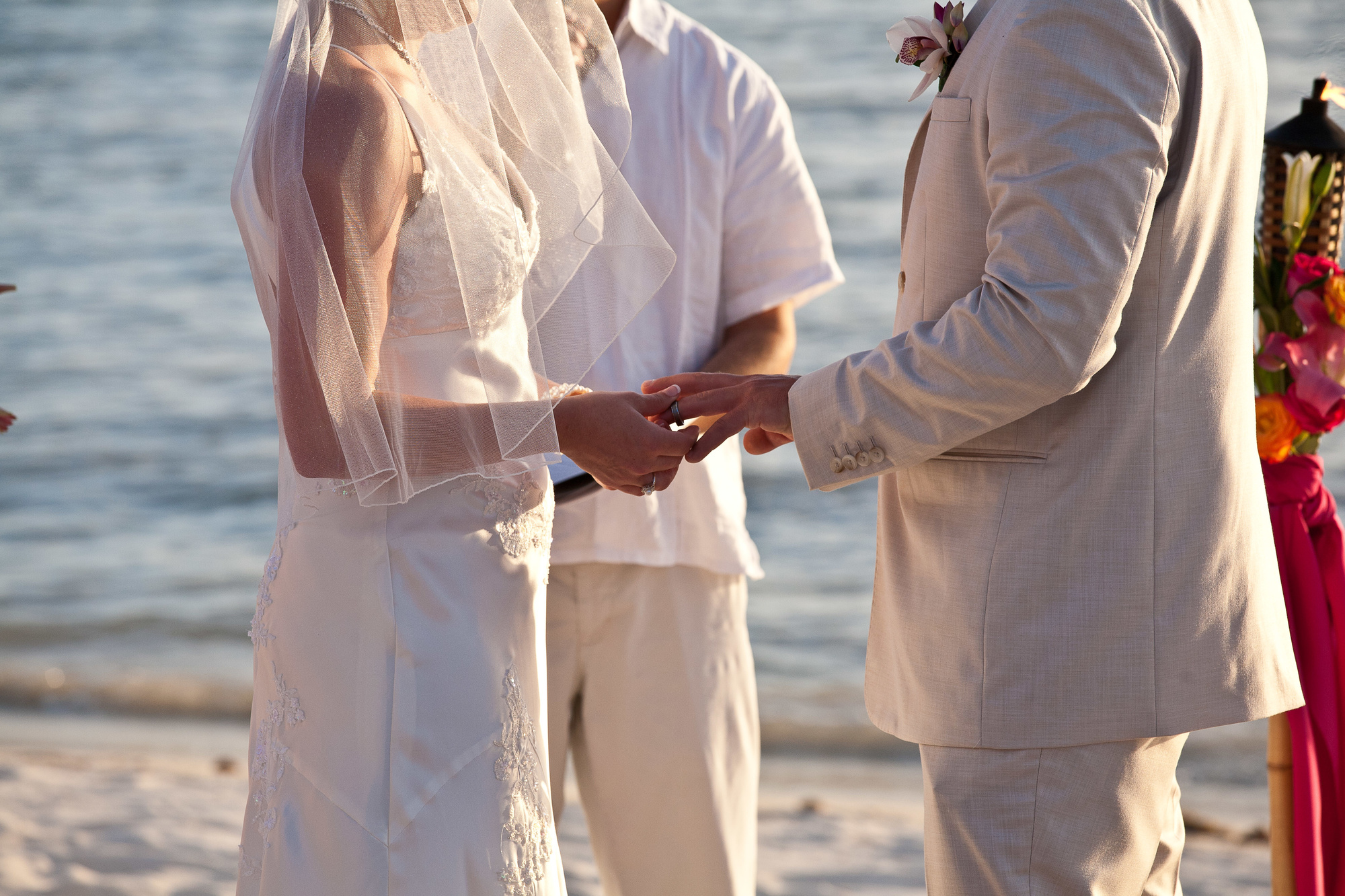 pros and cons of a destination wedding