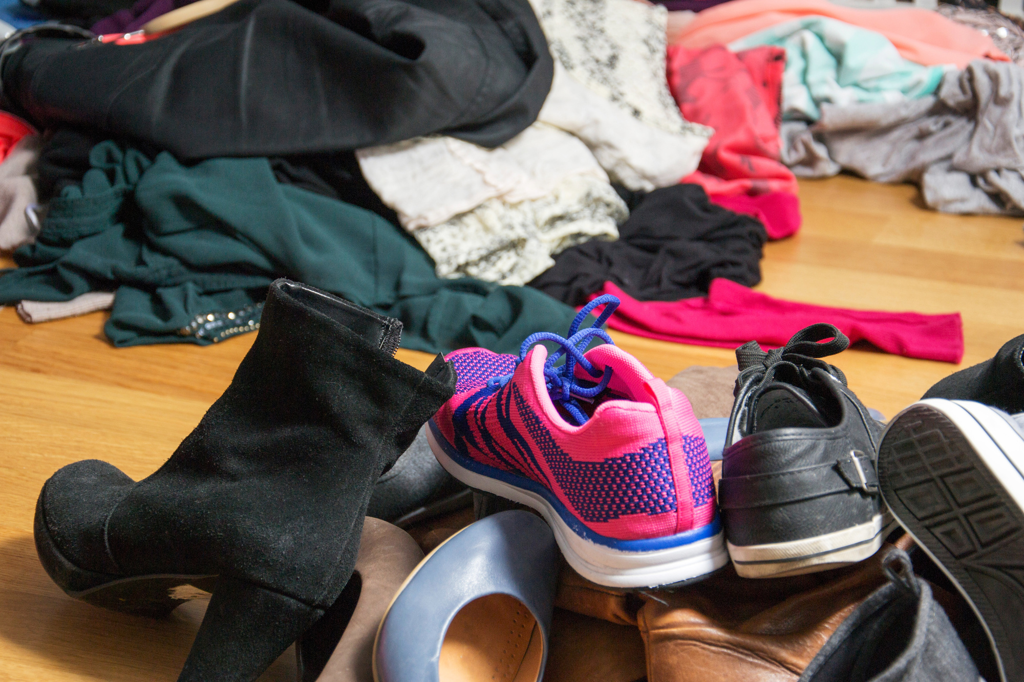 The Ultimate Guide to Conquering a Crowded Closet | Thrifty Momma Ramblings