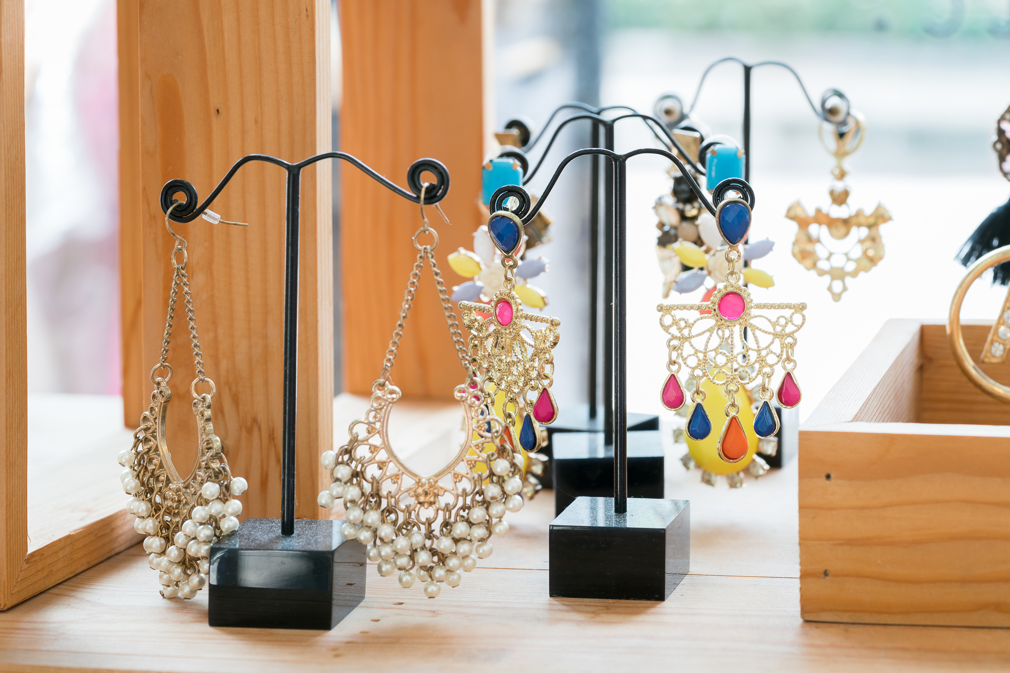 8 Places to Find Stylish Inexpensive Jewelry Online  Thrifty Momma 