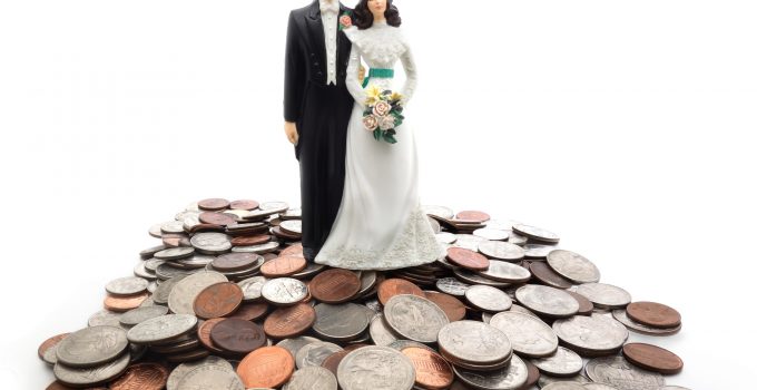 how to save money on a wedding