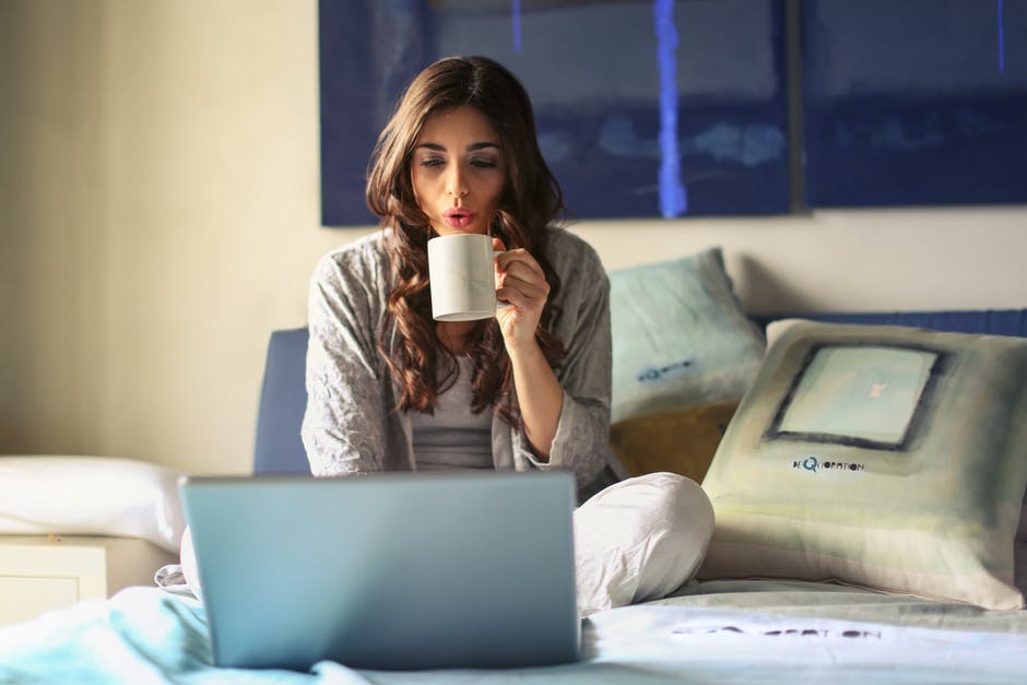 woman on bed with laptop