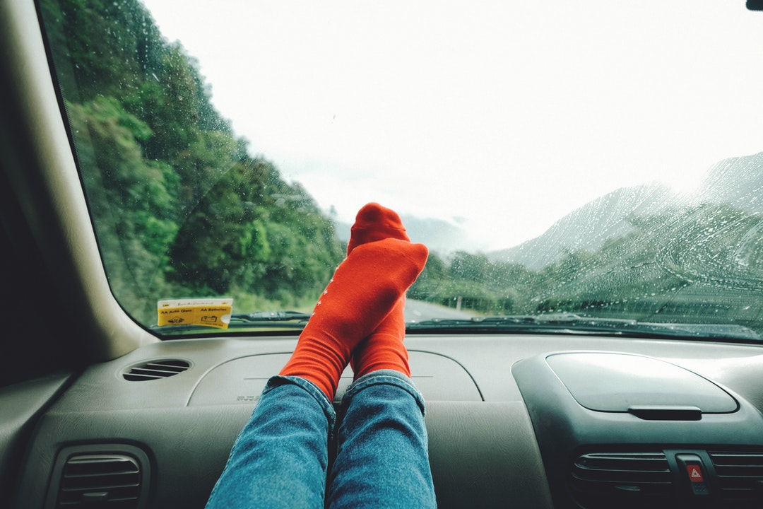 feet on car dashboard